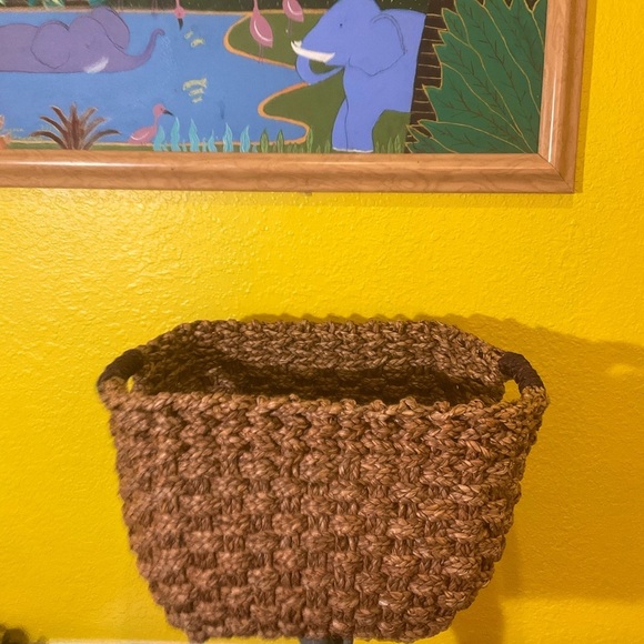 Large Handmade Seagrass Basket with Handles. - Picture 1 of 8